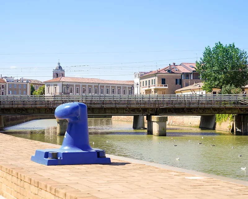 Fiume Misa con i portici Ercolani sullo sfondo